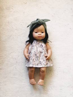 Sukienka na troczkach dla lalki Miniland 38 cm delikatny kwiatowy wzór Tadaaam